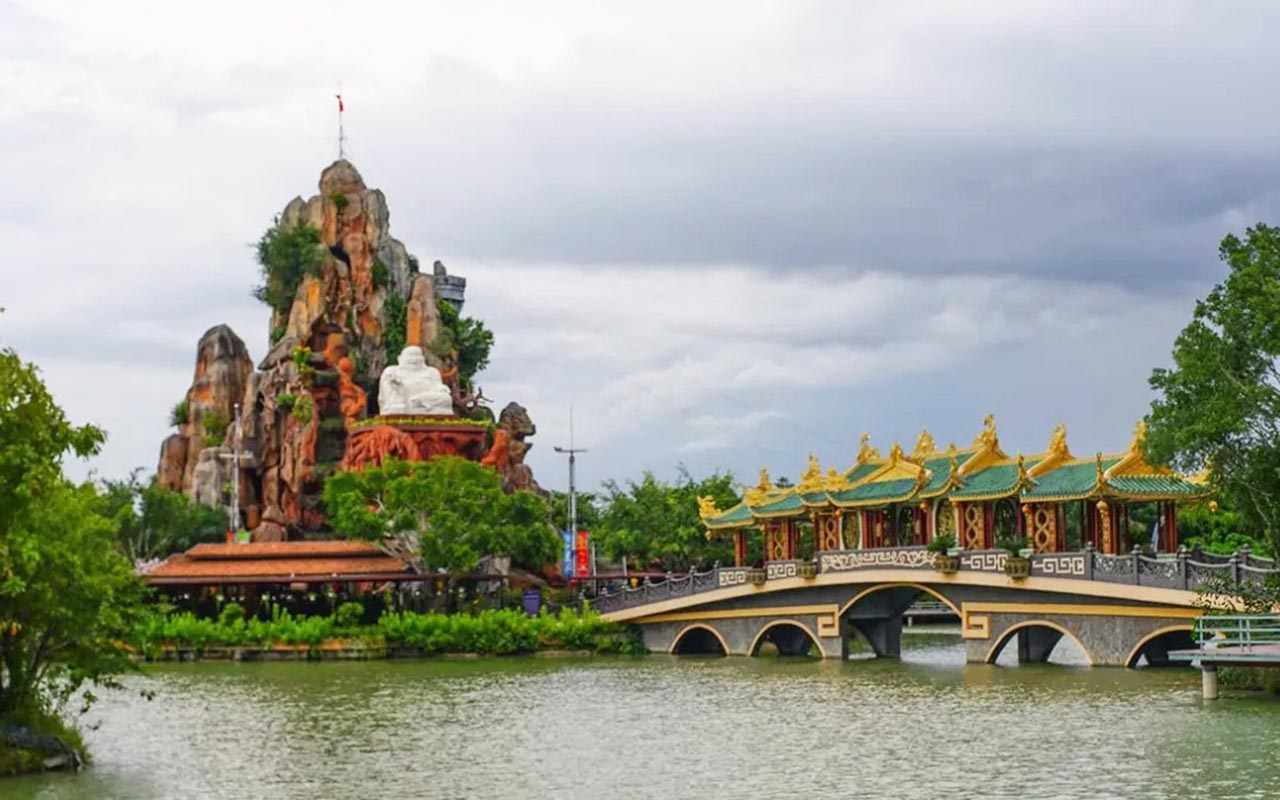 Tây Ninh nằm ở vị trí thuận tiện để du lịch ngắn ngày