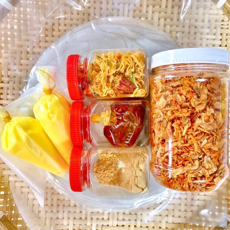 Bánh tráng phơi sương là món ăn vặt độc đáo của người Tây Ninh