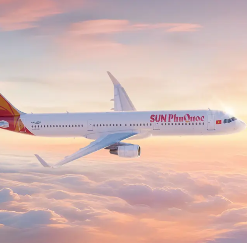 Máy bay là sự lựa chọn phổ biến của du khách từ miền Bắc và miền Trung.