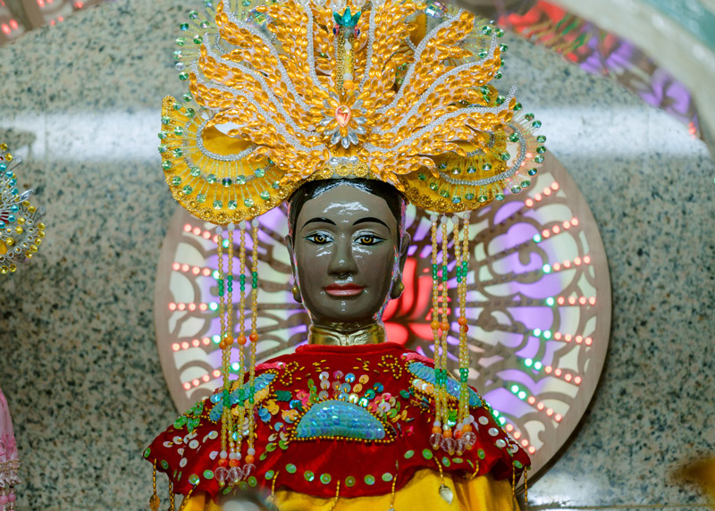 Tín ngưỡng linh sơn thánh mẫu gắn liền với lễ hội.