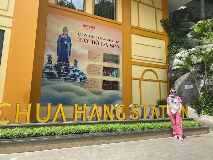 Nhà ga tuyến cáp treo chùa Hang.