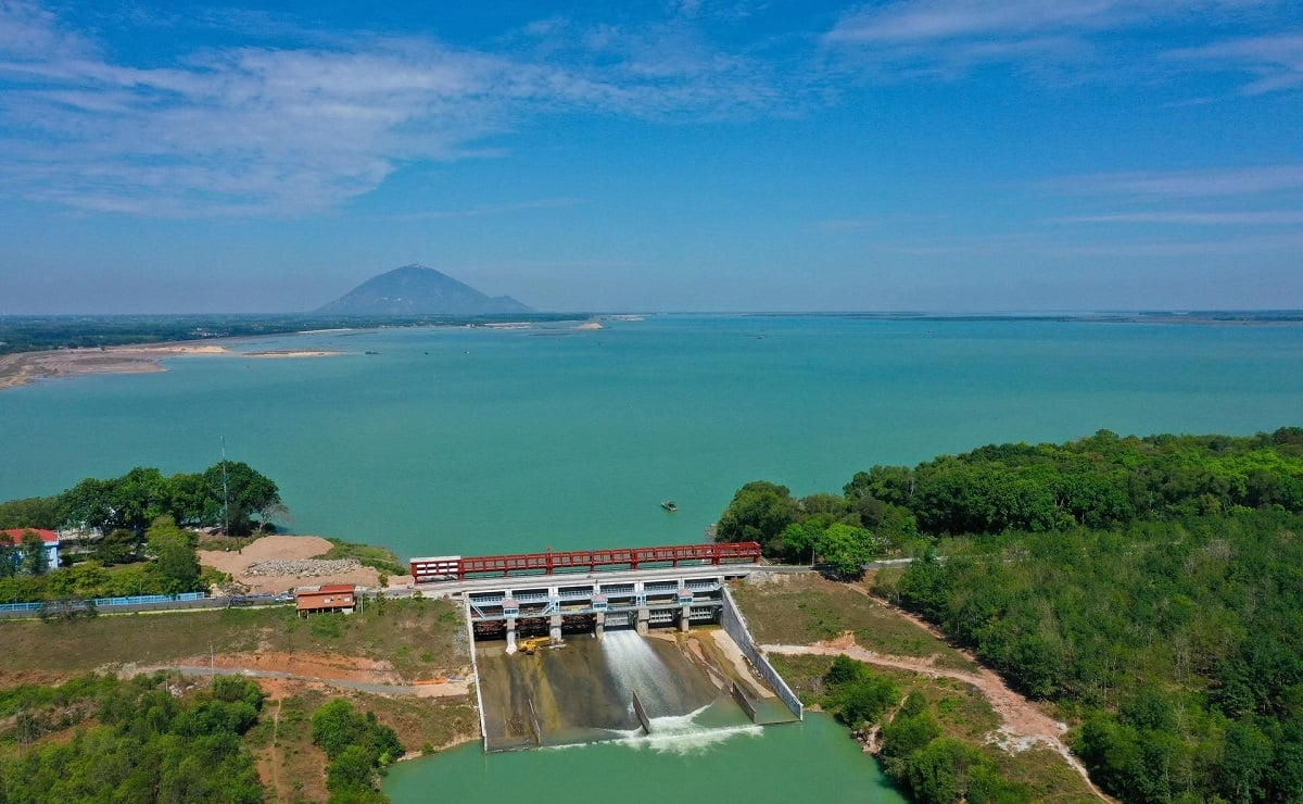 Hồ Dầu Tiếng là địa điểm du lịch thiên nhiên nổi tiếng