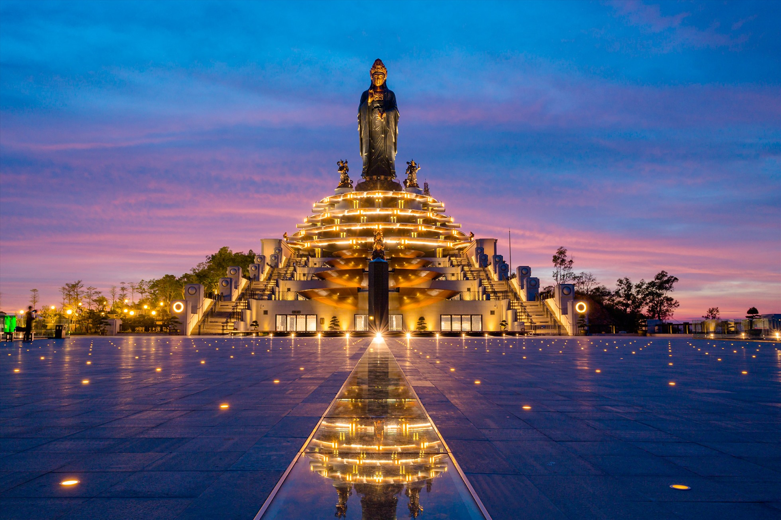 Núi Bà Đen là điểm đến trải nghiệm tâm linh đặc sắc mà du khách nên thử