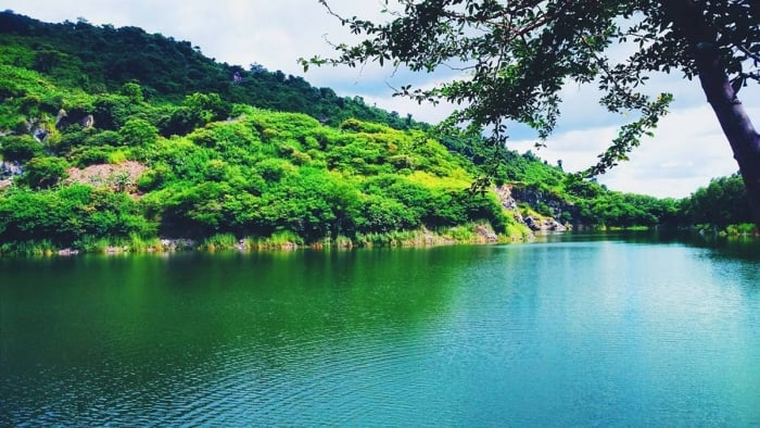 Khung cảnh sông nước mênh mông tại khu du lịch Ma Thiên Lãnh