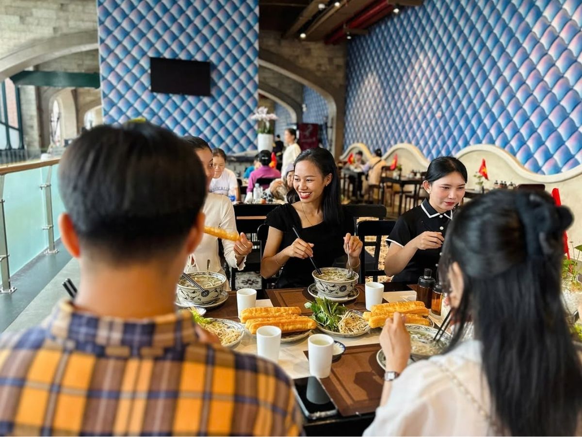 Không gian này mang đến nhiều thuận lợi cho trải nghiệm ẩm thực.