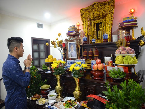 Văn khấn gia tiên là cách để gia chủ thể hiện lời tri ân và ước nguyện tới tổ tiên