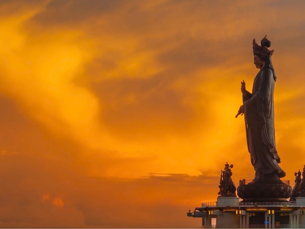 Khu du lịch Sun World Ba Den Mountain là quần thể kết hợp giữa tâm linh, du lịch và giải trí hiện đại.