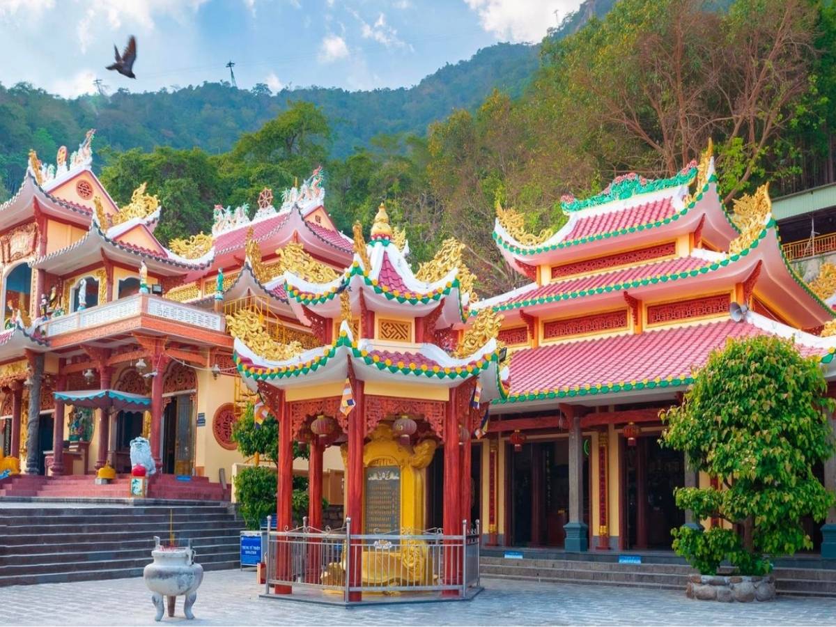 Linh Sơn Tiên Thạch Tự là ngôi chùa cổ kính, có tuổi đời hơn 300 năm tại vùng Tây Ninh. (Nguồn: Sưu tầm)