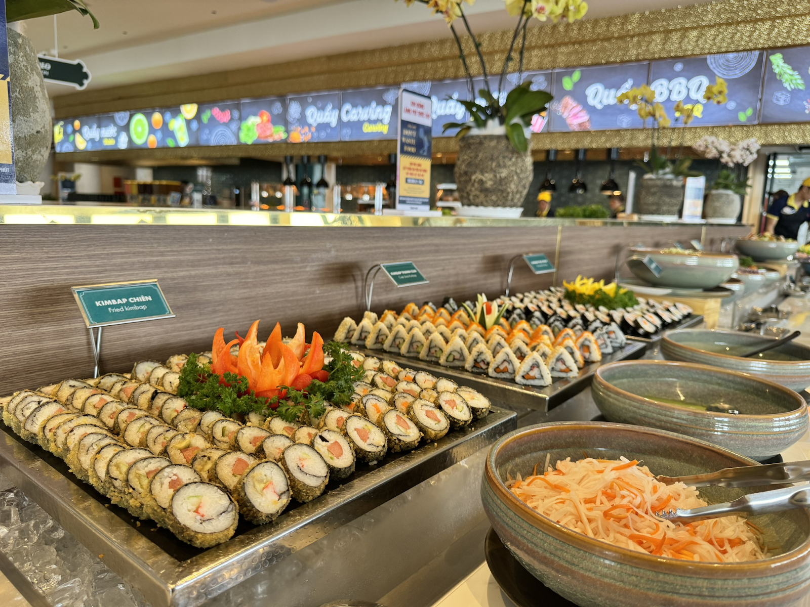 Buffet Vân Sơn là sự kết hợp giữa các nền ẩm thực khác nhau từ Á-Âu. 