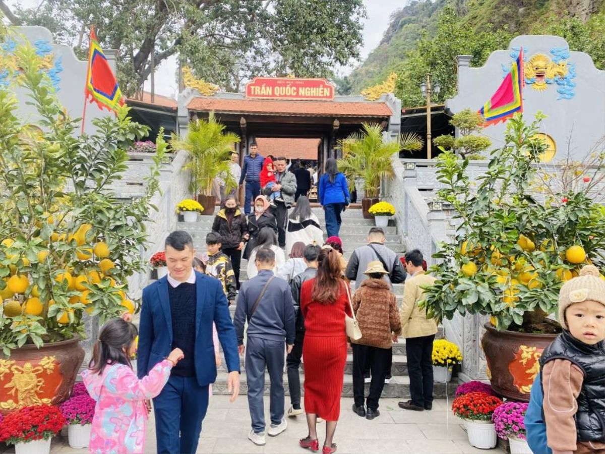 Lễ chùa đầu năm là cách gột rửa phiền muộn, đón năng lượng mới.