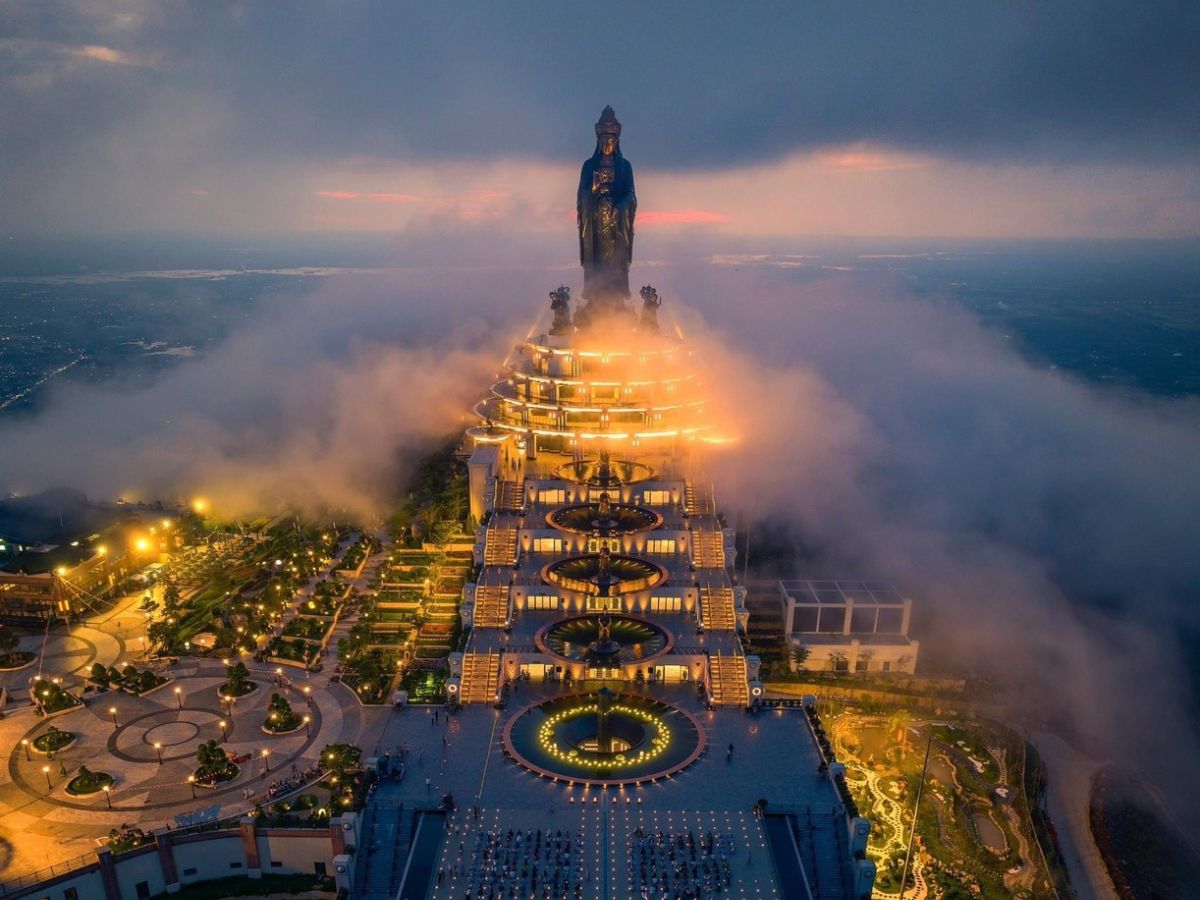 Rằm tháng Giêng hành hương Núi Bà Đen cầu an cho gia đạo.