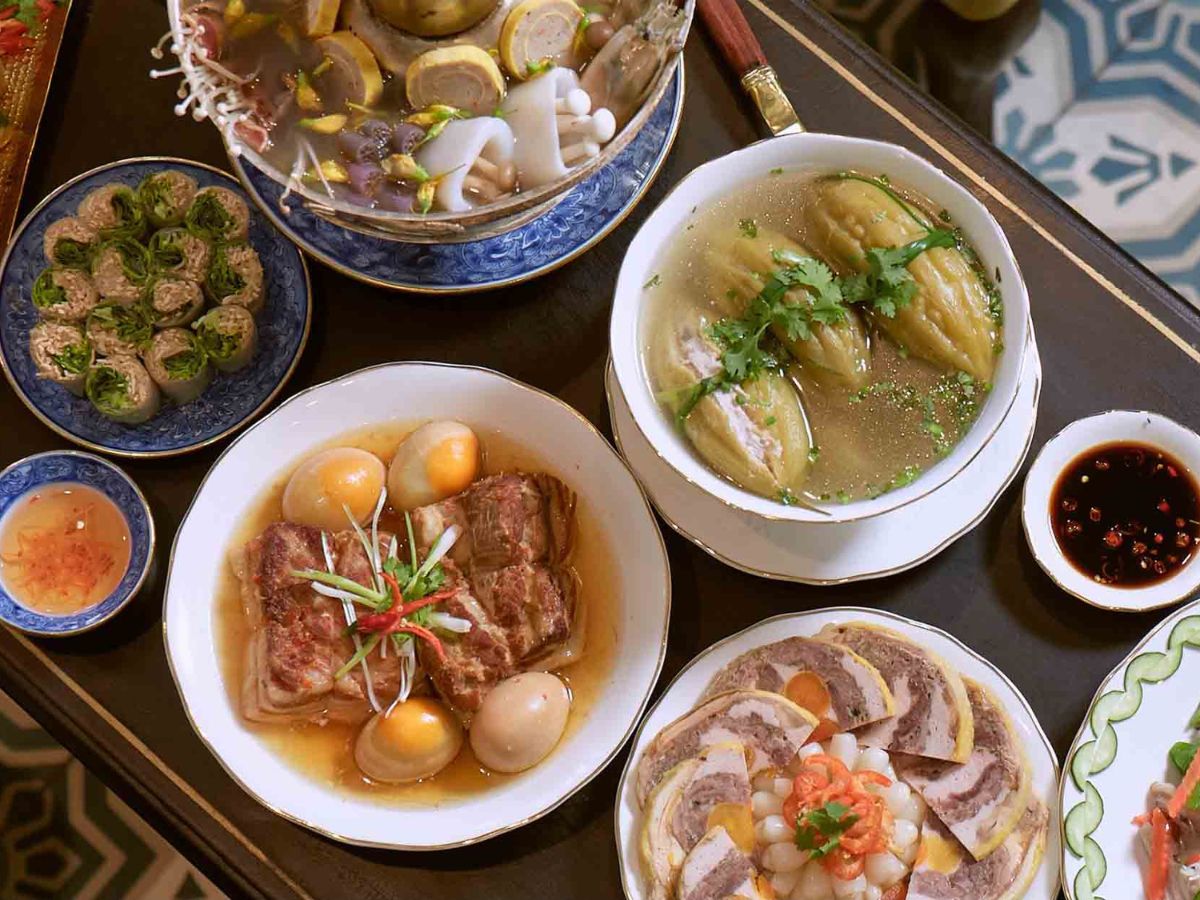 Mâm cơm ngày Tết miền Nam Bộ phản ánh rõ lối sống giản dị.