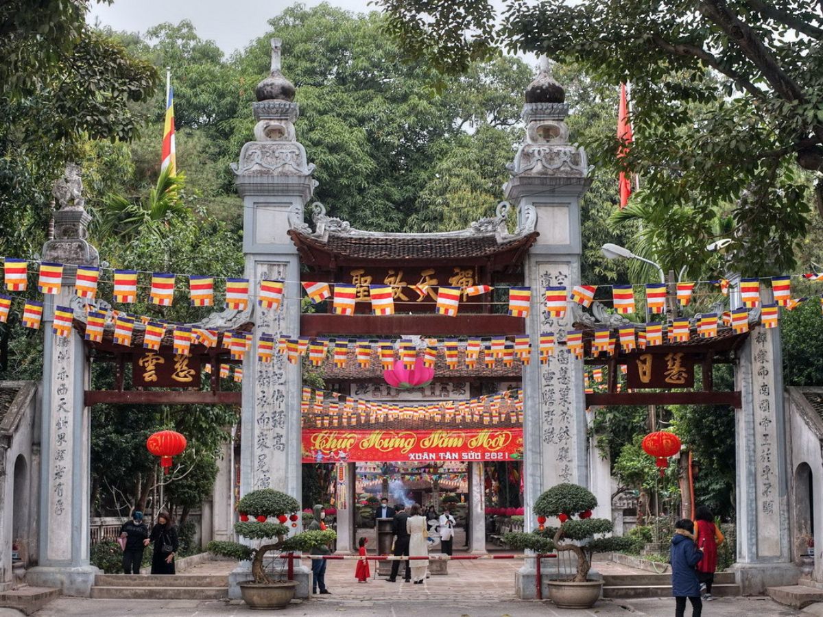 Đầu năm đi lễ chùa làng, chùa cổ quanh khu vực sinh sống là một nét đẹp.