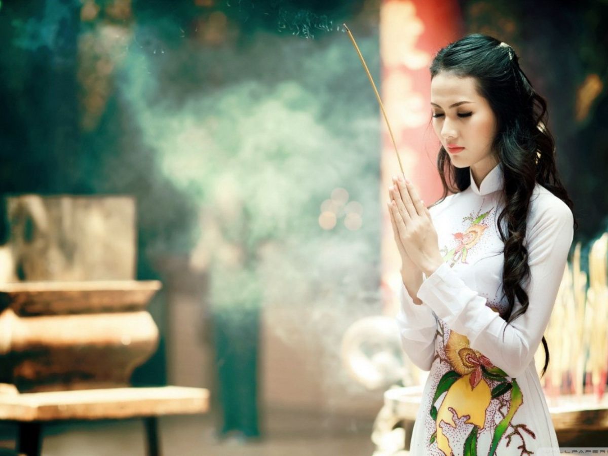 Du khách lựa chọn chùa để đi lễ đầu năm theo tâm nguyện.