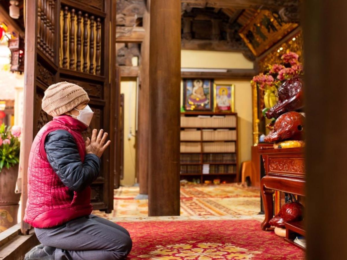 Đi chùa đầu năm là nét văn hóa đẹp của người dân Việt.