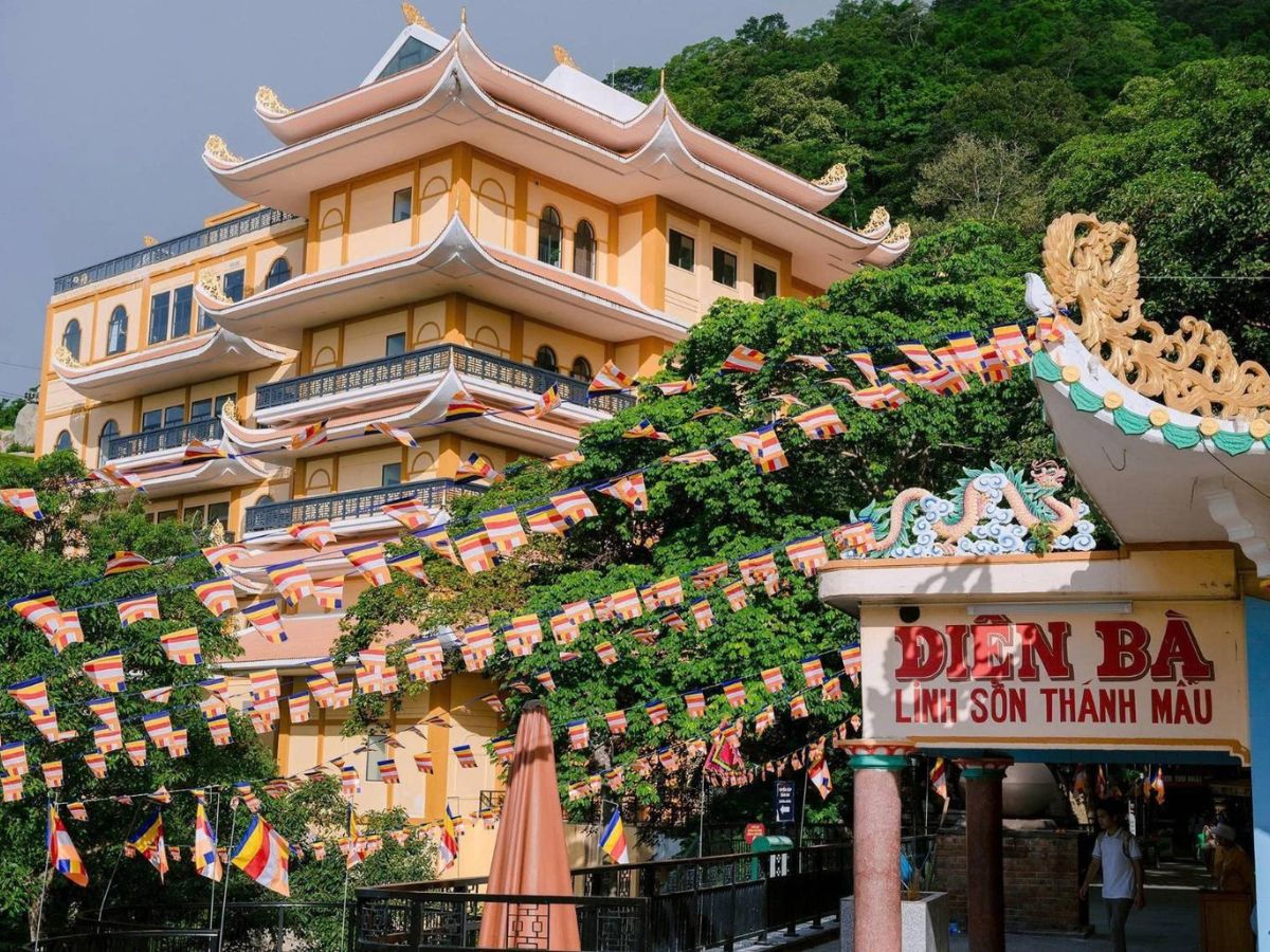 Chùa Bà Linh Sơn Tiên Thạch Tự nơi gửi gắm ước nguyện bình an đầu xuân. (Nguồn: Sưu tầm)