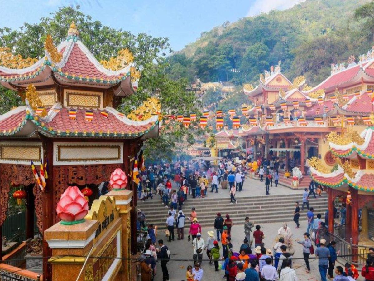 Khi an tâm về thời điểm, việc hành lễ trở nên sâu sắc hơn. (Nguồn: Sưu tầm)