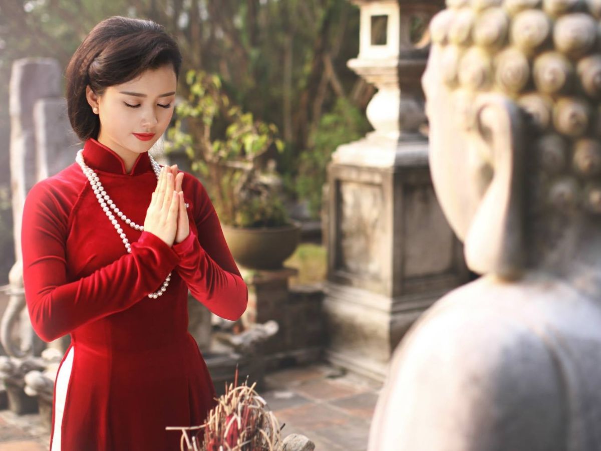 Đi chùa là nét đẹp văn hóa gắn liền với đời sống tinh thần người Việt.