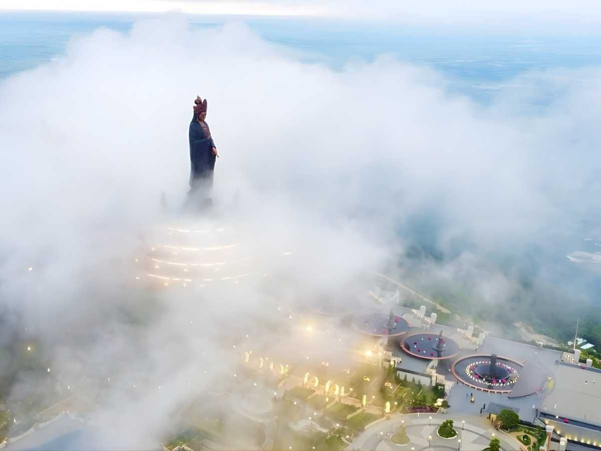 Du khách nên đặt phòng cũng như vé sớm để có trải nghiệm trọn vẹn nhất khi đi Tây Ninh. 