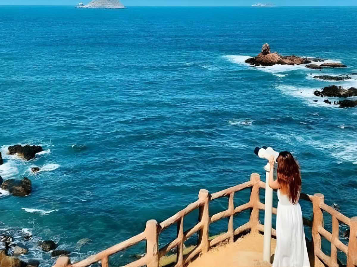 Bãi Sau Vũng Tàu là bãi biển được nhắc đến nhiều trong lộ trình khám phá du lịch Sài Gòn. 