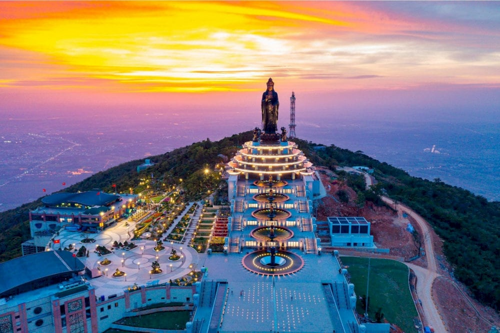 Núi Bà Đen là điểm đến quen thuộc tại Tây Ninh vào các dịp nghỉ lễ. 