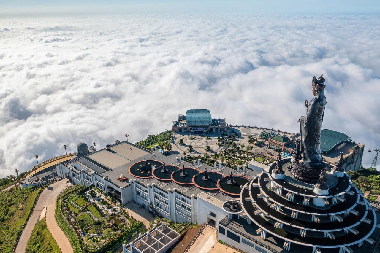 Điểm du xuân cầu may đầu năm thu hút hàng triệu du khách. 