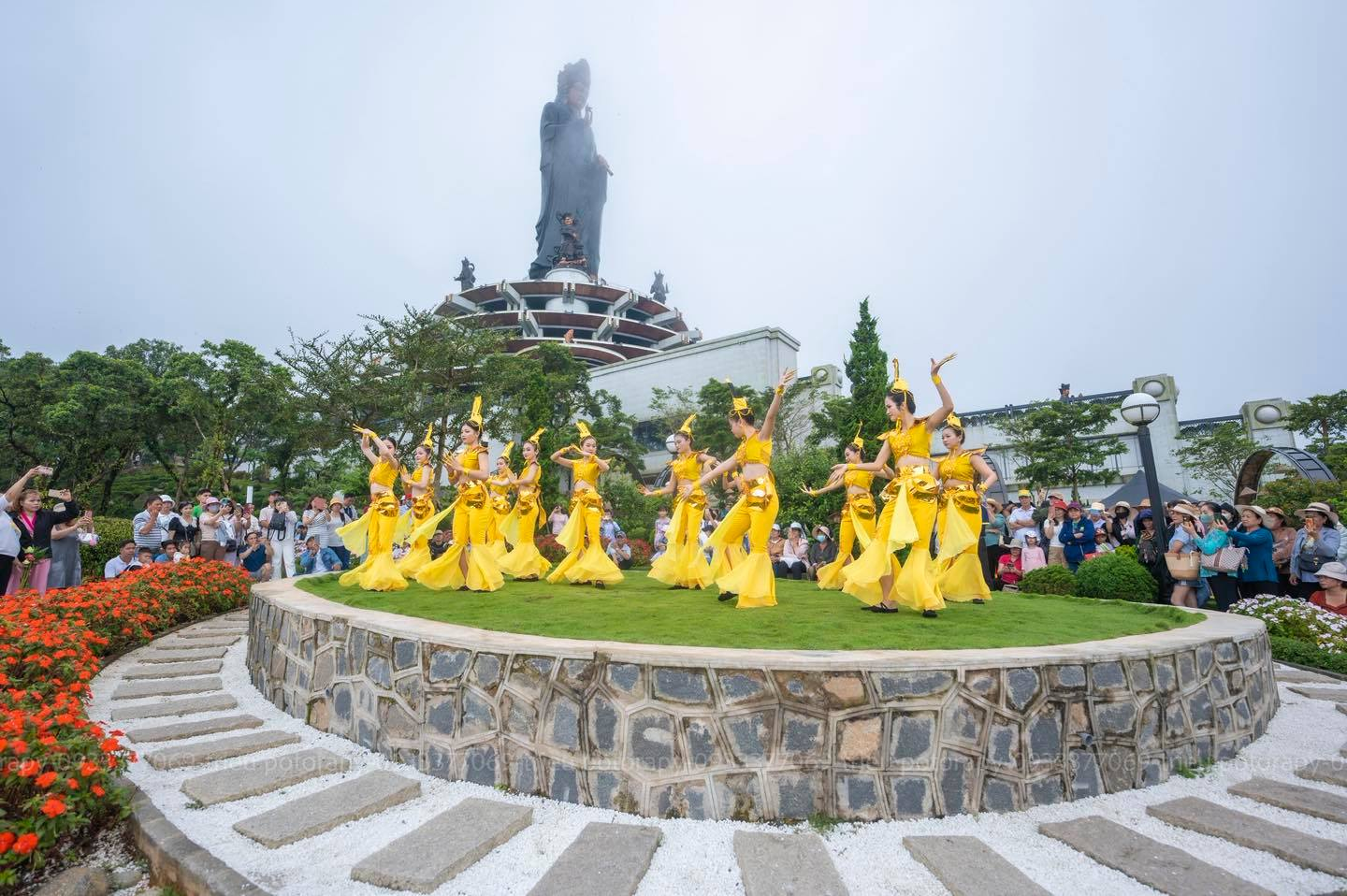 Chương trình nghệ thuật đặc biệt mừng xuân tại Núi Bà Đen. 