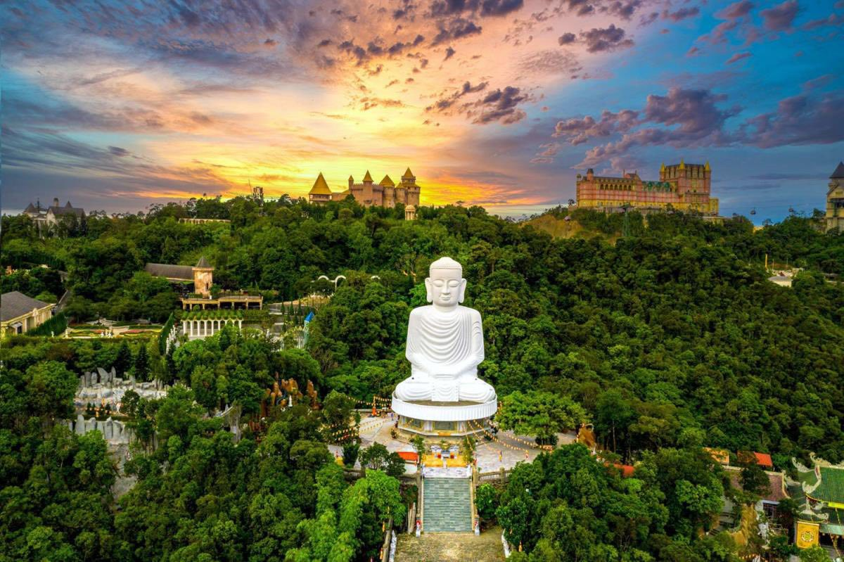 Chùa Linh Ứng – điểm đến tâm linh hấp dẫn trên núi Chúa. 