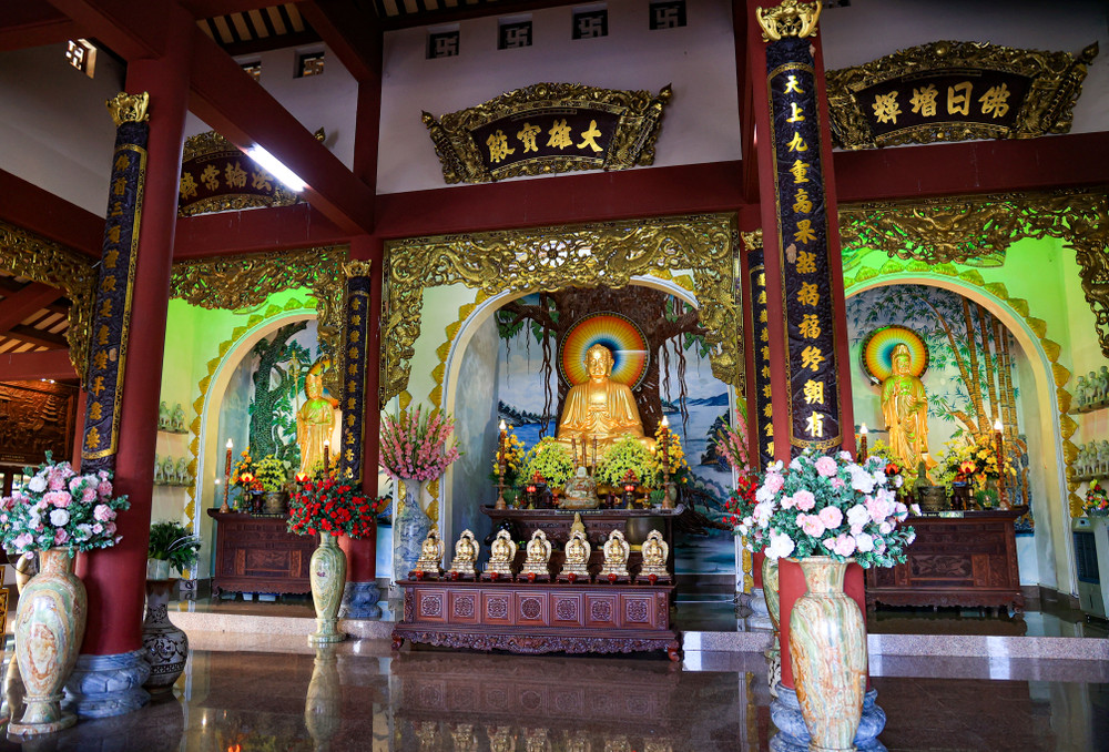 Xuất hành đầu xuân đến Linh Ứng đón bình an. 