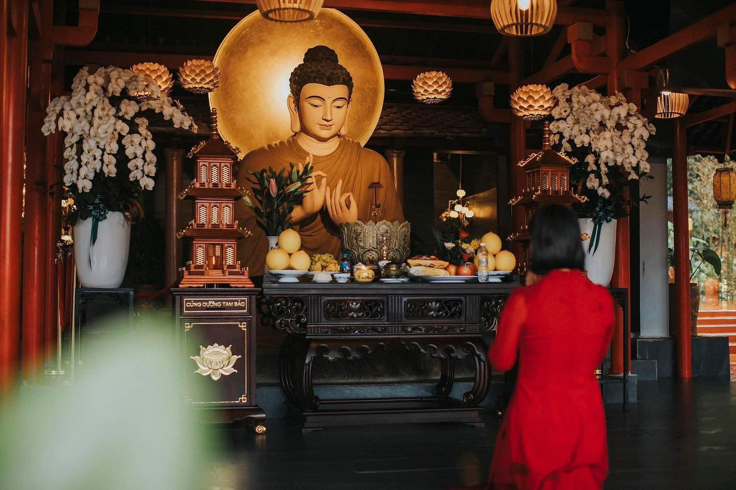 Tận dụng ngày nghỉ để du xuân lễ chùa đầu năm. 