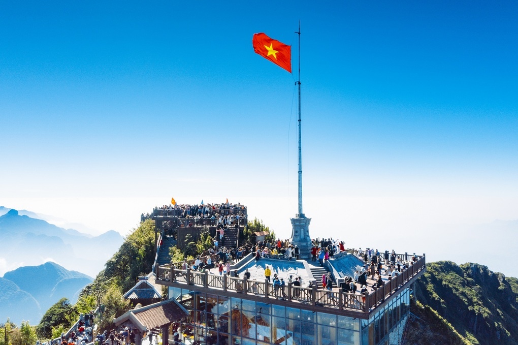 Sun World Fansipan Legend – quần thể du lịch trên đỉnh núi Fansipan.