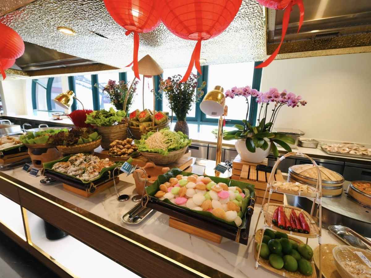 Trải nghiệm ăn uống đa dạng các món ngon tại nhà hàng buffet Vân Sơn.