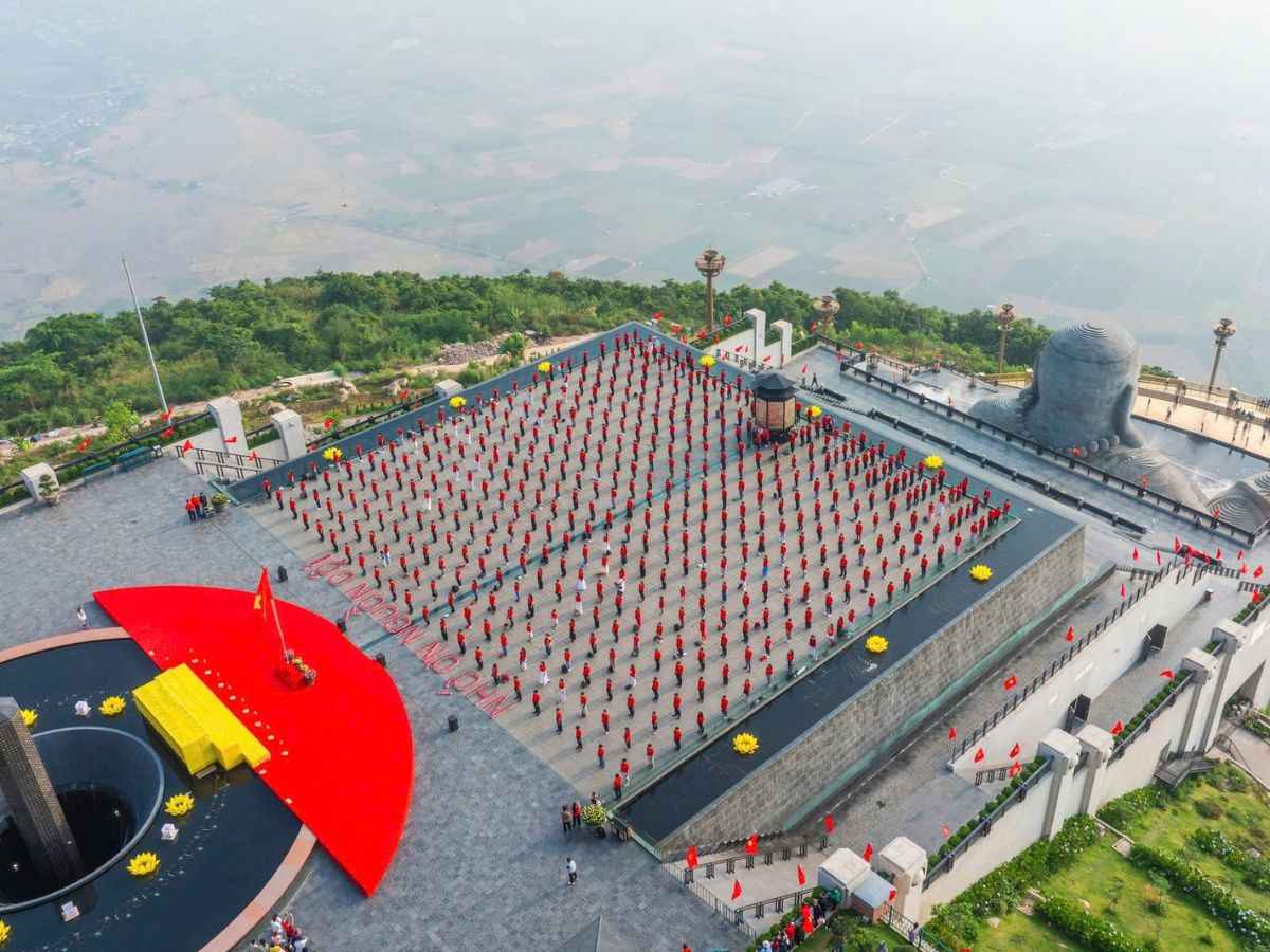 Quảng trường rộng lớn tại Sun World Ba Den Mountain.