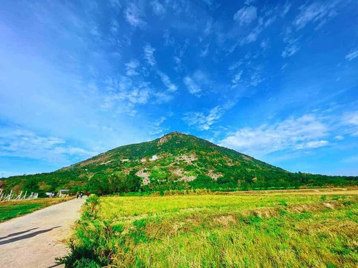Đường đến Núi Bà Đen khá dễ chịu và phù hợp với mọi người 