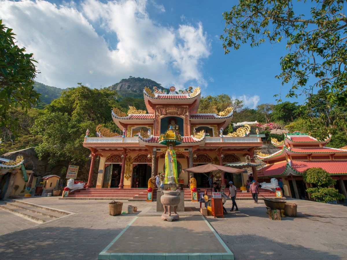 Chùa cổ Linh Sơn Tiên Thạch nơi lưu giữ chiều sâu tín ngưỡng và văn hóa lâu đời 