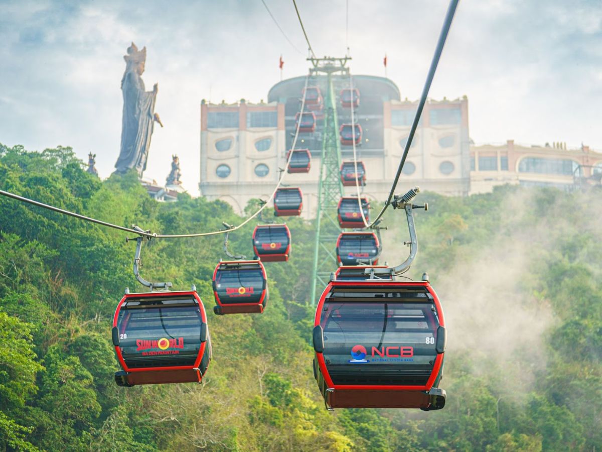 Cáp treo tại Sun World Ba Den Mountain giúp rút ngắn hành trình lên núi