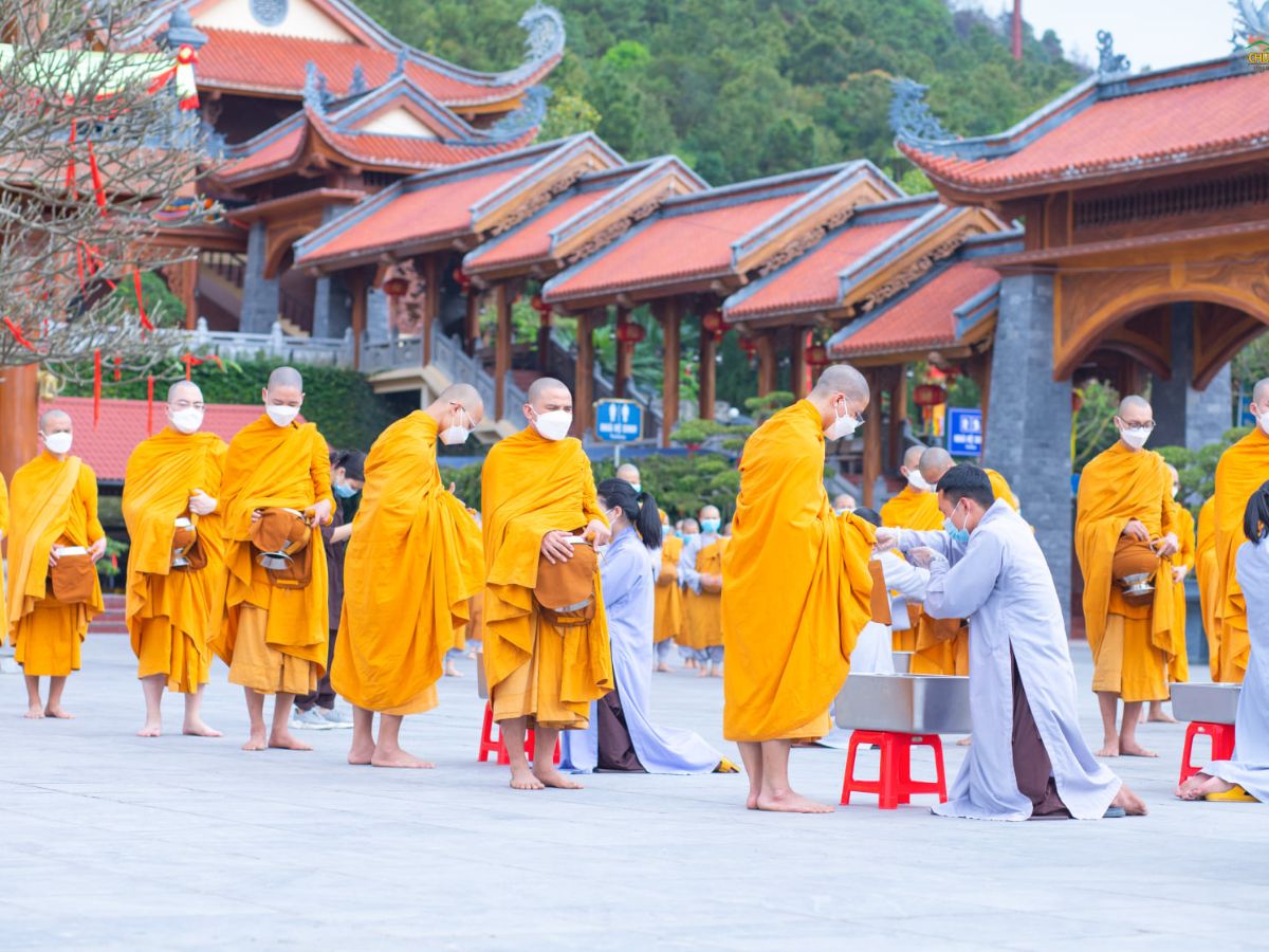 Con người hướng đến sự tu tập và thiện lành.