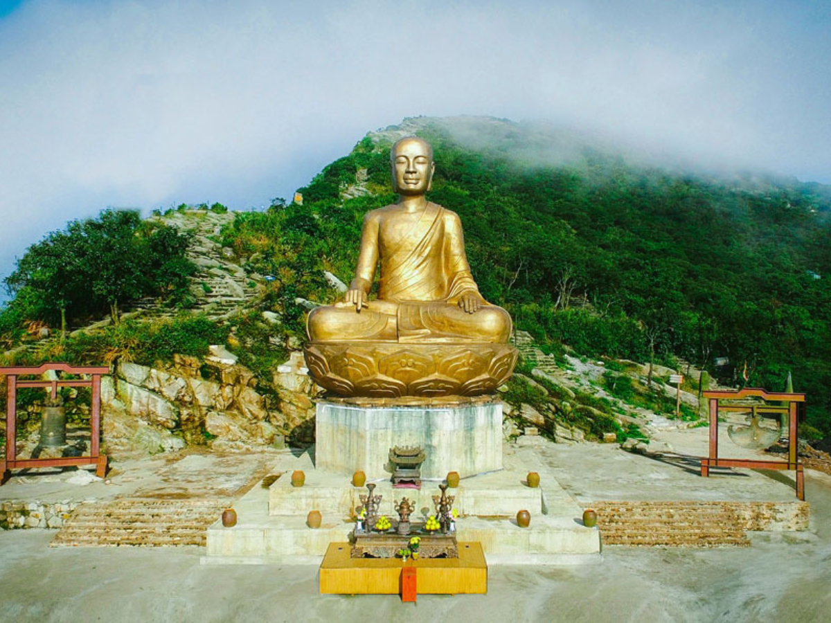 Du lịch tâm linh Phật giáo là loại hình du lịch kết hợp giữa tham quan, hành hương 