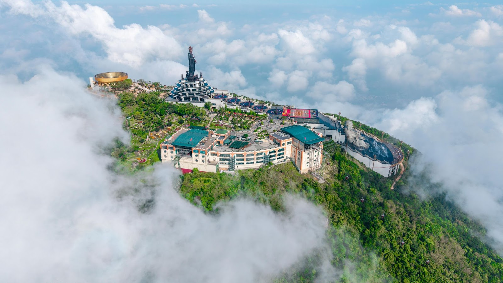 Trục tâm linh linh thiêng trên đỉnh núi Bà Đen