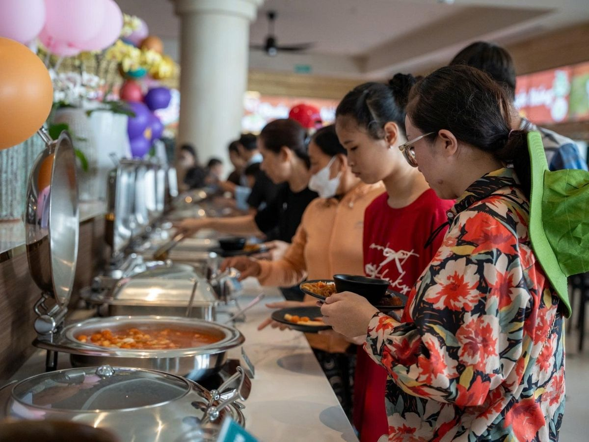 Du khách có thể kết hợp tham quan, chiêm bái và thưởng thức ẩm thực địa phương để hành trình thêm trọn vẹn
