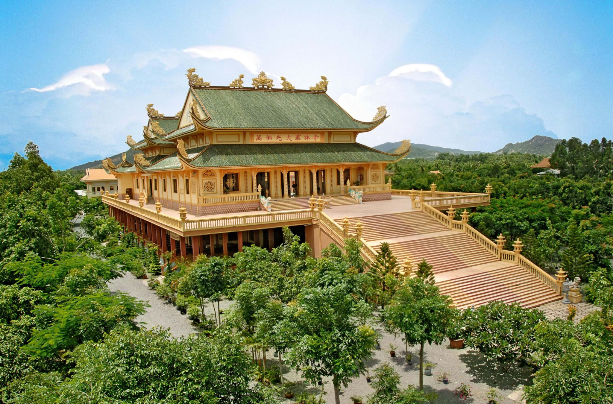 Chùa Đại Tòng Lâm là ngôi chùa đặc biệt sở hữu 4 kỷ lục quốc gia