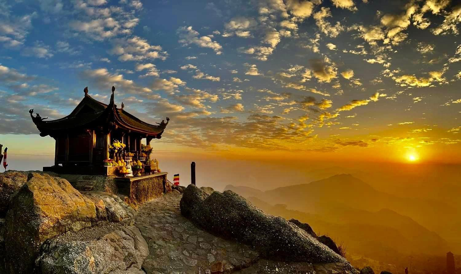 Núi Yên Tử là điểm du lịch tâm linh hàng đầu khu vực miền Bắc