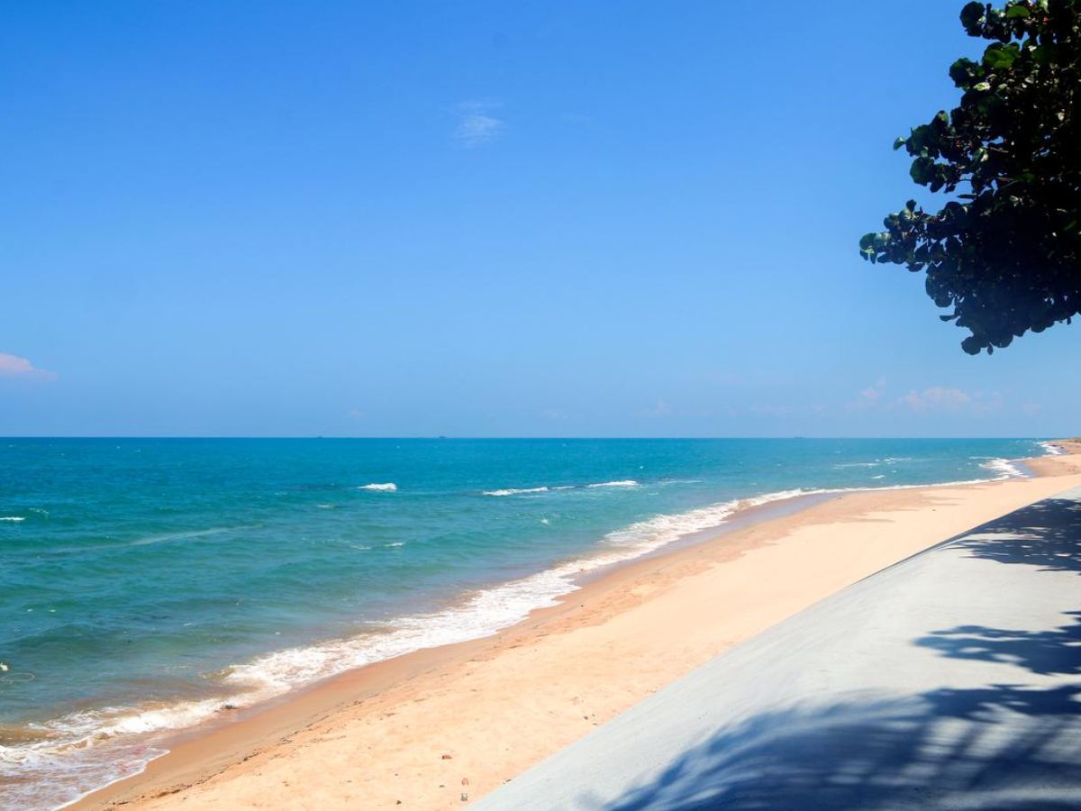 Bãi biển Hồ Tràm với bờ cát dài và làn nước xanh trong. (Nguồn: Sưu tầm)&nbsp;