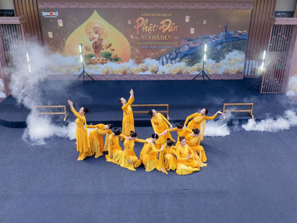 Tiết mục múa trong chương trình mừng Đại lễ Phật Đản tại Núi Bà Đen. (Nguồn: Sưu tầm)