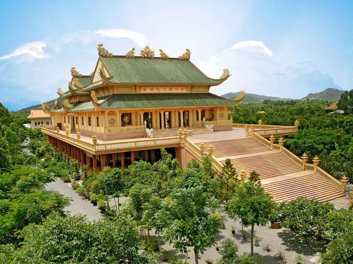 Vạn Phật Quang Đại Tòng Lâm Tự nổi bật giữa khuôn viên xanh rộng lớn. (Nguồn: Sưu tầm)