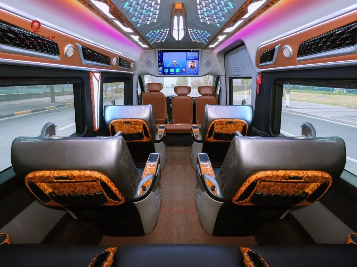 Khoang limousine rộng rãi, phù hợp cho chuyến đi Tây Ninh thoải mái. (Nguồn: Sưu tầm)