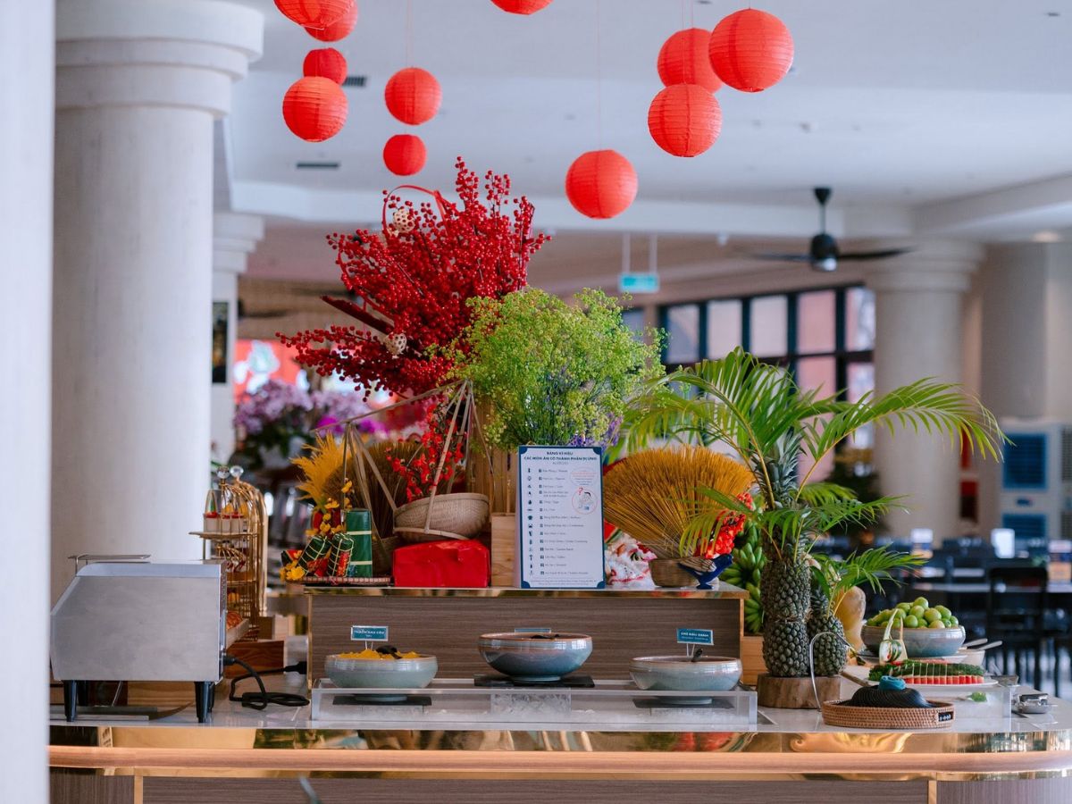 Không gian quầy buffet Vân Sơn phục vụ bữa trưa trên đỉnh núi. (Nguồn: Sưu tầm)