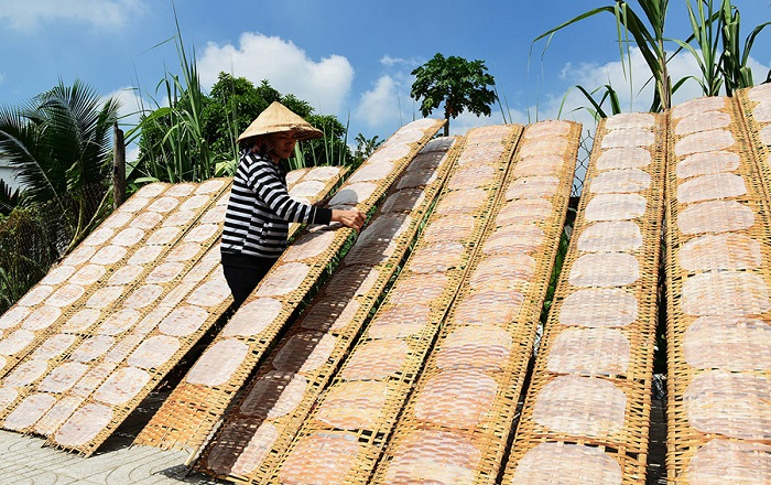 Làng nghề bánh tráng Trảng Bàng là một điểm tham quan thu hút nhiều du khách ghé thăm