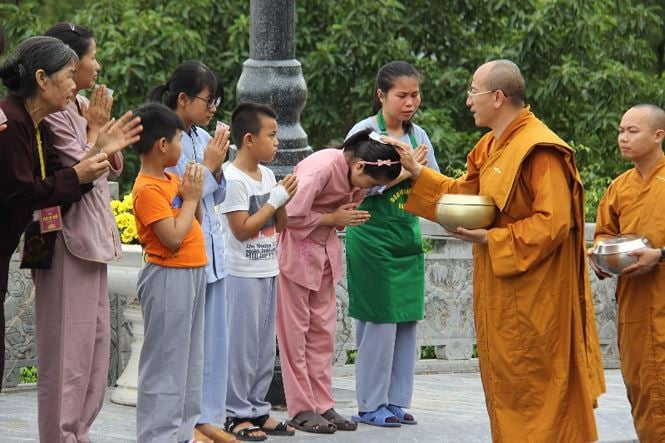 Con người cần học cách nuôi dưỡng các suy nghĩ và hành động hướng thiện, tích cực