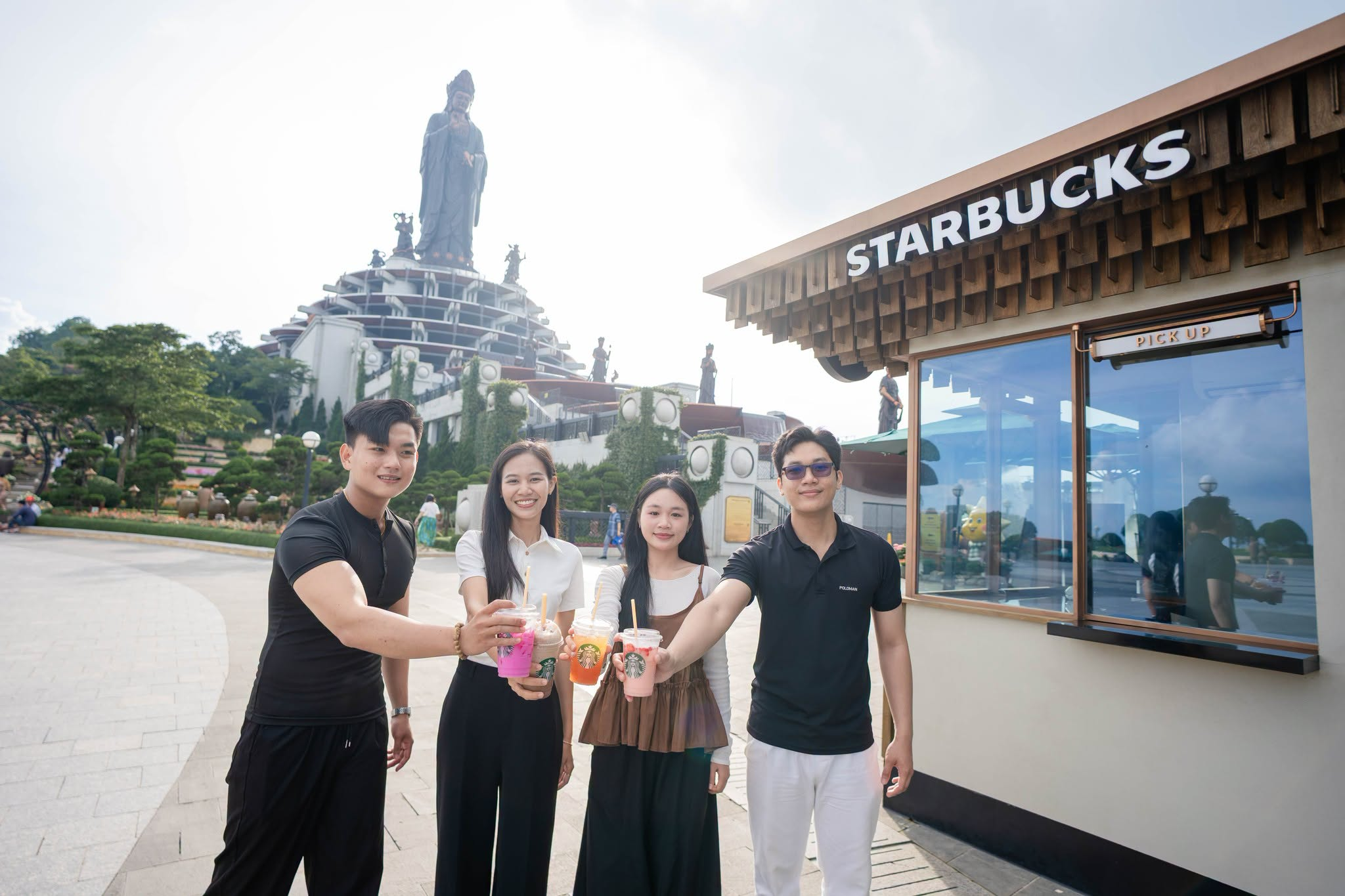 Du khách nên khởi hành từ sáng sớm để có thể trải nghiệm trọn vẹn 1 ngày tại núi Bà Đen
